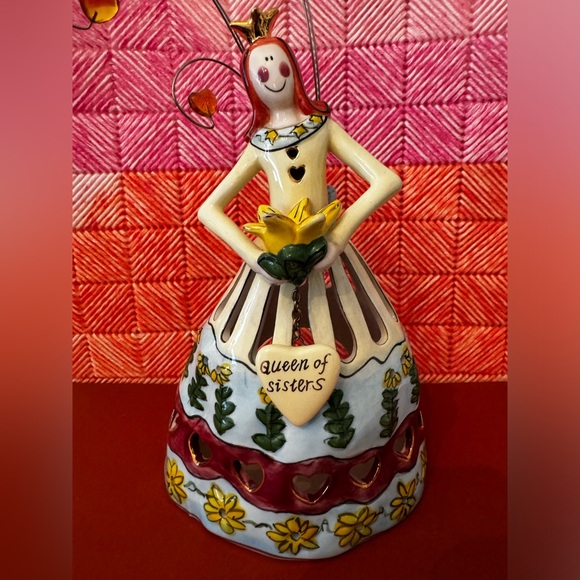 Blue Sky "Queen of Sisters" by Heather Goldminc Beautiful Gift for Sister Decor - Picture 2 of 8